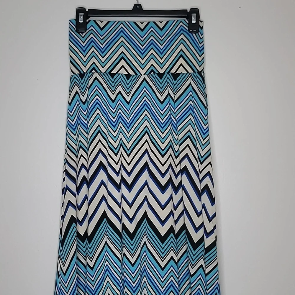 Chevron Patterned Maxi Skirt - Blue and White - Picture 6 of 7